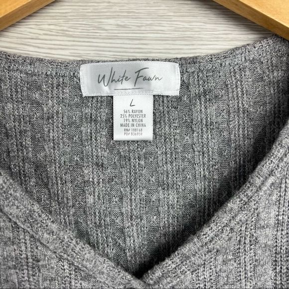 White Fawn Gray Long Sleeve Button Up Cropped Blouse Size Large - Picture 4 of 6